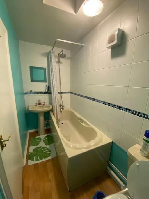 Cosy Apartment With Private Access And Kitchenette In Guildford (Adults Only) Worplesdon Eksteriør billede