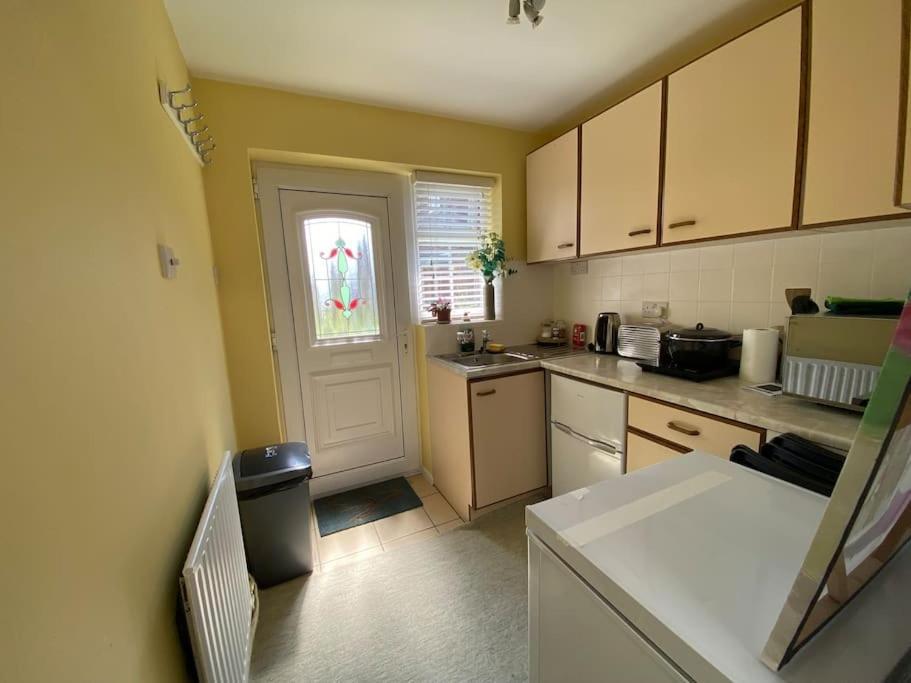 Cosy Apartment With Private Access And Kitchenette In Guildford (Adults Only) Worplesdon Eksteriør billede