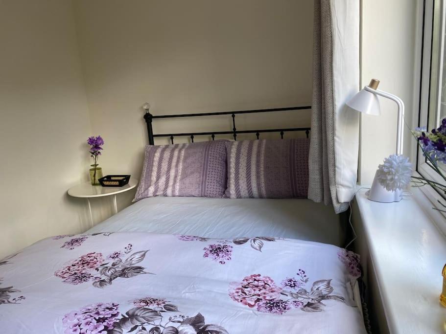 Cosy Apartment With Private Access And Kitchenette In Guildford (Adults Only) Worplesdon Eksteriør billede